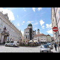 Blick vom Residenzplatz auf den Chor des Doms Passau, Dom St. Stephan, Blick vom Residenzplatz auf den Chor des Doms