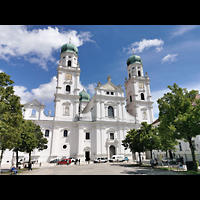 Domplatz mit Dom Passau, Dom St. Stephan, Domplatz mit Dom
