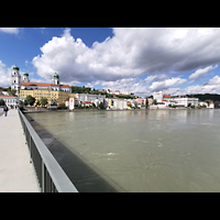 Blick von der Marienbrückezum auf die Passauer Altstadt mit Dom Passau, Dom St. Stephan, Blick von der Marienbrückezum auf die Passauer Altstadt mit Dom