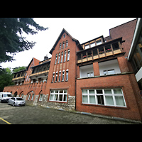 Berlin, Dominikus-Krankenhaus (Caritas Klinik), Dominikus-Kapelle, Auenansicht des Traktes mit der Kapelle