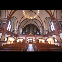 Innenraum / Hauptschiff in Richtung Orgel
