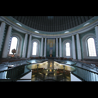 Berlin, St. Hedwigs-Kathedrale, Innenraum / Hauptschiff in Richtung Chor