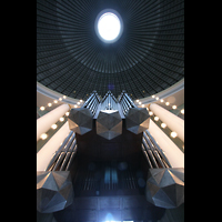 Berlin, St. Hedwigs-Kathedrale, Kein Raumschiff - sondern eine Orgel von unten mit Blick in die Kuppel