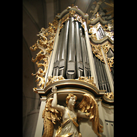 Berlin, St. Marienkirche, Linker Pedalturm beleuchtet