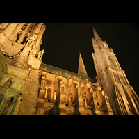 Chartres, Cathédrale Notre-Dame, Seitenansicht bei Nacht