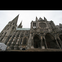 Chartres, Cathédrale Notre-Dame, Seitenansicht mit Querhaus
