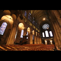 Chartres, Cathédrale Notre-Dame, Innenraum / Hauptschiff in Richtung Rückwand