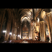 Chartres, Cathdrale Notre-Dame, Innenraum / Hauptschiff in Richtung Chor