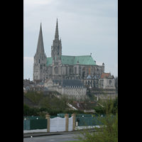 Chartres, Cathédrale Notre-Dame, Gesamtansicht von der Stadt aus