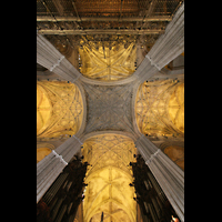 Sevilla, Catedral, Vierung mit Orgeln und Blick in die Bóveda de estrella