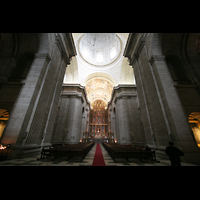 San Lorenzo de El Escorial, Basílica del Real Monasterio, Innenraum / Hauptschiff in Richtung Chor