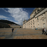 San Lorenzo de El Escorial, Basílica del Real Monasterio, Klosterplatz
