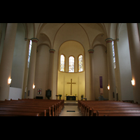 Essen, Kreuzeskirche, Innenansicht in Richtung Chor