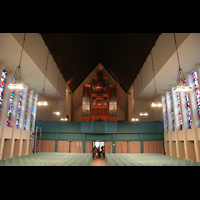 Berlin, Jesus-Christus-Kirche Dahlem, Innenraum / Hauptschiff in Richtung Orgel