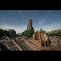 Berlin, Kaiser-Wilhelm-Gedächtniskirche, Breitscheidplatz mit Wasserklops