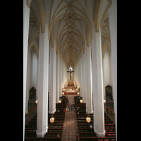Blick von der Orgelempore ins Hauptschiff