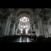 Salzburg, Dom, Innenraum / Hauptschiff in Richtung Chor