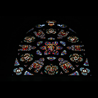 Linz, Maria-Empfngnis-Dom, Von der Orgel verdecktes Fenster an der Dom-Rckwand