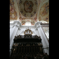 Chororgel mit Chorgest�hl