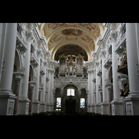 St. Florian, Stiftskirche, Hauptschiff mit großer Orgel
