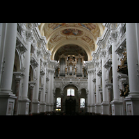 Hauptschiff mit gro�er Orgel