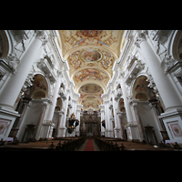 St. Florian, Stiftskirche, Innenraum / Hauptschiff in Richtung Chor