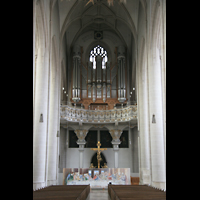 Blick zur Hauptorgel