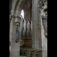 Nürnberg (Nuremberg), St. Sebald, Blick durch die Pfeiler zur Orgel