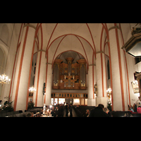 Innenraum / Hauptschiff in Richtung Orgel