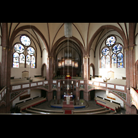 Berlin, Heilige-Geist-Kirche Moabit, Innenraum / Hauptschiff in Richtung Orgel