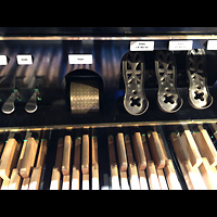 Budapest, Zeneakadmia (Franz-Liszt-Akademie), Pedaltasten, Schwelltritte udn Crescendowalze