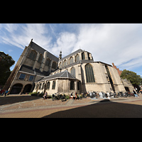 Alkmaar, Sint Laurenskerk, Blick von der Koorstraat von Sdosten auf Chor und sdliches Querhaus