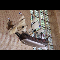 Alkmaar, Sint Laurenskerk, Kirchenschiff neben der Chororgel