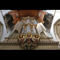 Alkmaar, Sint Laurenskerk, Hauptorgel mit riesigen Flgeltren, bemalt von Caesar van Everdingen
