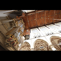 Alkmaar, Sint Laurenskerk, Seitlicher Blick auf Hauptorgel und Obergaden des nrdlichen Langhauses