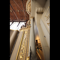 Alkmaar, Sint Laurenskerk, Seitlicher Blick auf Rckpositiv und Spieltisch