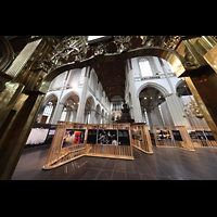 Vierung mit Fotoausstellung, Blick ins Langhaus zur großen Orgel Amsterdam, Nieuwe Kerk, Vierung mit Fotoausstellung, Blick ins Langhaus zur großen Orgel