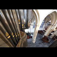 Blick von der Orgelsmpore entlang der Pedal-Prospektpfeifen in die Kirche Amsterdam, Nieuwe Kerk, Blick von der Orgelsmpore entlang der Pedal-Prospektpfeifen in die Kirche