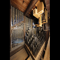 Pfeifen im Hauptwerk, oben: Windversorgung und Wellenbrett zum Oberwerk Amsterdam, Nieuwe Kerk, Pfeifen im Hauptwerk, oben: Windversorgung und Wellenbrett zum Oberwerk