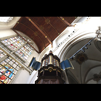 Transeptogel und buntes Glasfenster im südlichen Querhaus Amsterdam, Nieuwe Kerk, Transeptogel und buntes Glasfenster im südlichen Querhaus