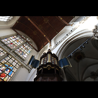 Transeptogel und buntes Glasfenster im südlichen Querhaus Amsterdam, Nieuwe Kerk, Transeptogel und buntes Glasfenster im südlichen Querhaus