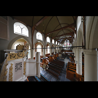 Amsterdam, Waalse Kerk (Oude Walenkerk), Blick von der Orgelempore am Rckpositiv vorbei in die Kirche