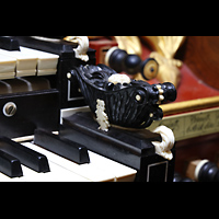 Gouda, Sint Janskerk - Grote Kerk, Elfenbein-Verzierungen und Goldornamente am Spieltisch