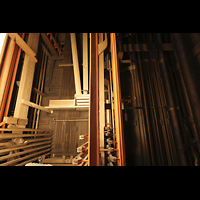 Gouda, Sint Janskerk - Grote Kerk, Mechanische Register- und Spieltraktur im unteren Gehuseteil