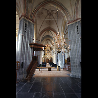 Groningen, Martinikerk, Seitlicher Blick durchs Hauptschiff auf Kanzel und Hauptorgel