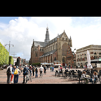 Ansicht vom Grote Markt / Zijlstraat von Nordwesten Haarlem, Sint Bavokerk, Ansicht vom Grote Markt / Zijlstraat von Nordwesten