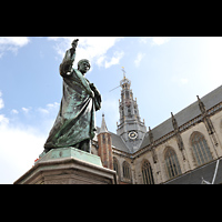 Statue von Laurens Janszoon Coster auf dem Grote Markt Haarlem, Sint Bavokerk, Statue von Laurens Janszoon Coster auf dem Grote Markt