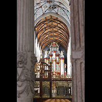 Blick durch die Säulen des hinteren Chorabschlusses auf die Hauptorgel Haarlem, Sint Bavokerk, Blick durch die Säulen des hinteren Chorabschlusses auf die Hauptorgel