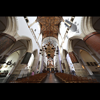 Hauptschiff in Richtung Orgel und Blick ins Gewölbe Haarlem, Sint Bavokerk, Hauptschiff in Richtung Orgel und Blick ins Gewölbe