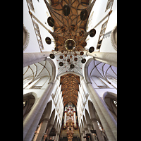 Blick von der Vierung ins Gewölbe und zur Hauptorgel Haarlem, Sint Bavokerk, Blick von der Vierung ins Gewölbe und zur Hauptorgel
